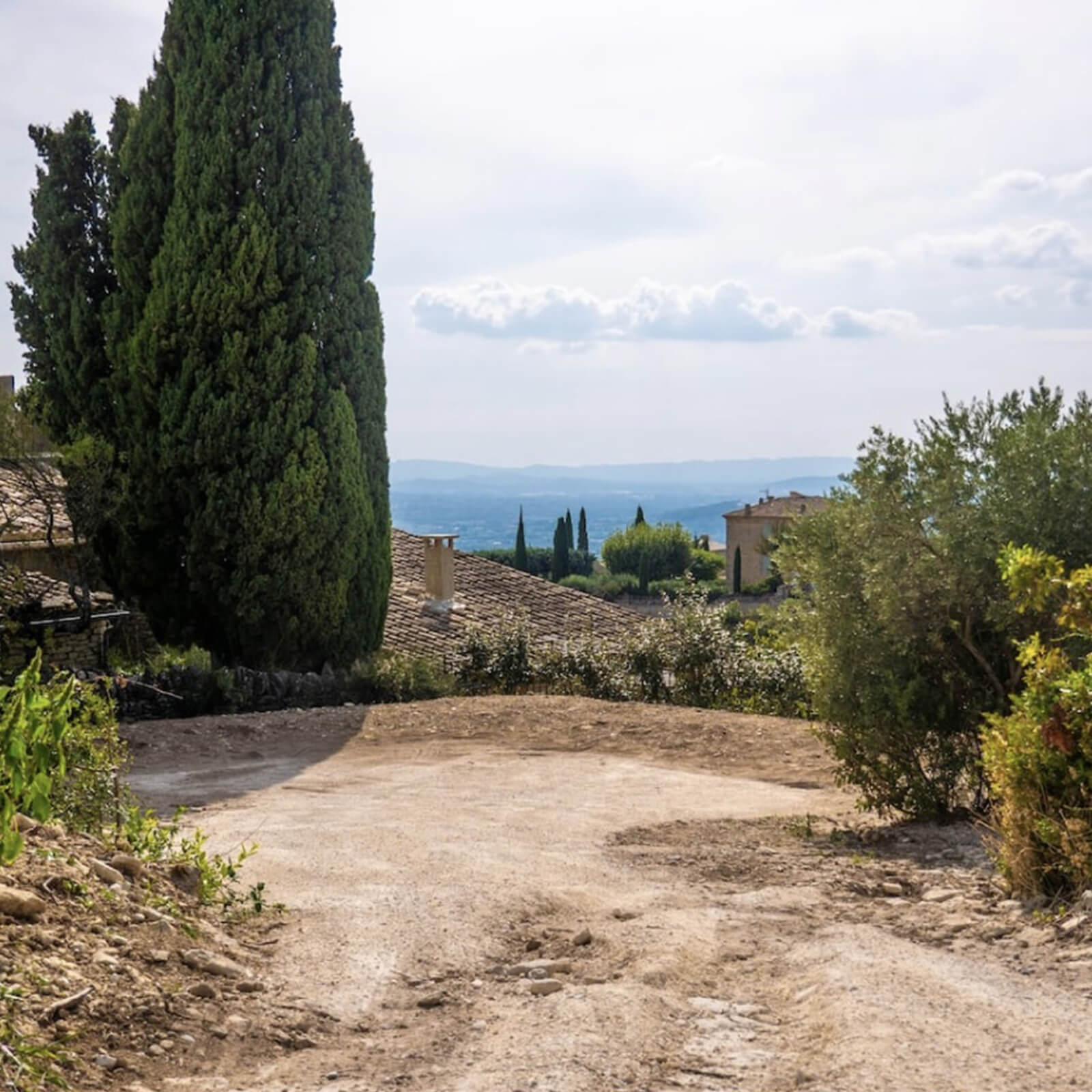 the-view-gordes-villa-parking