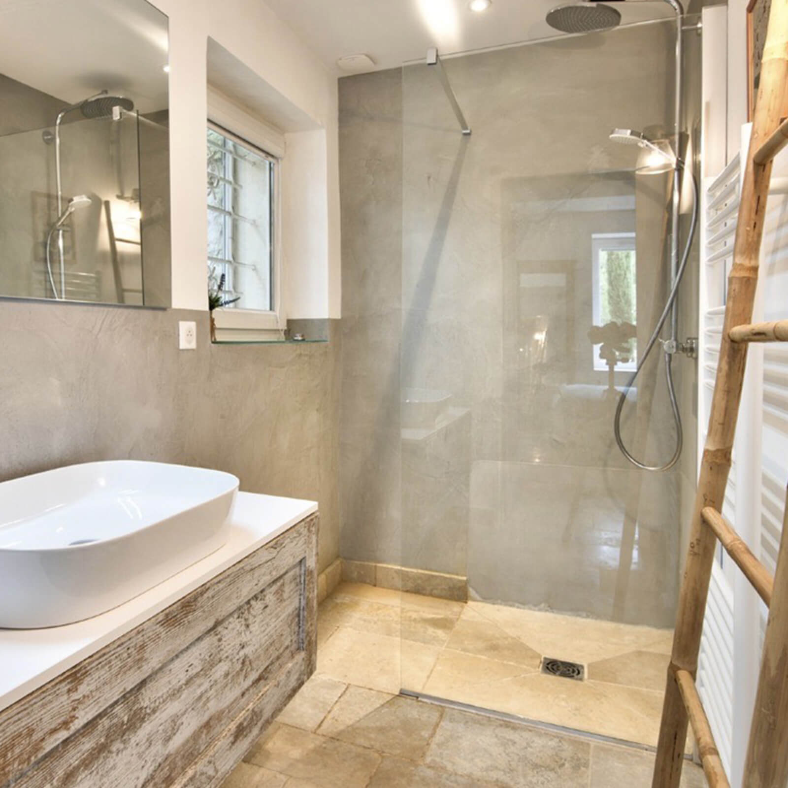 the-view-gordes-villa-pool-bathroom
