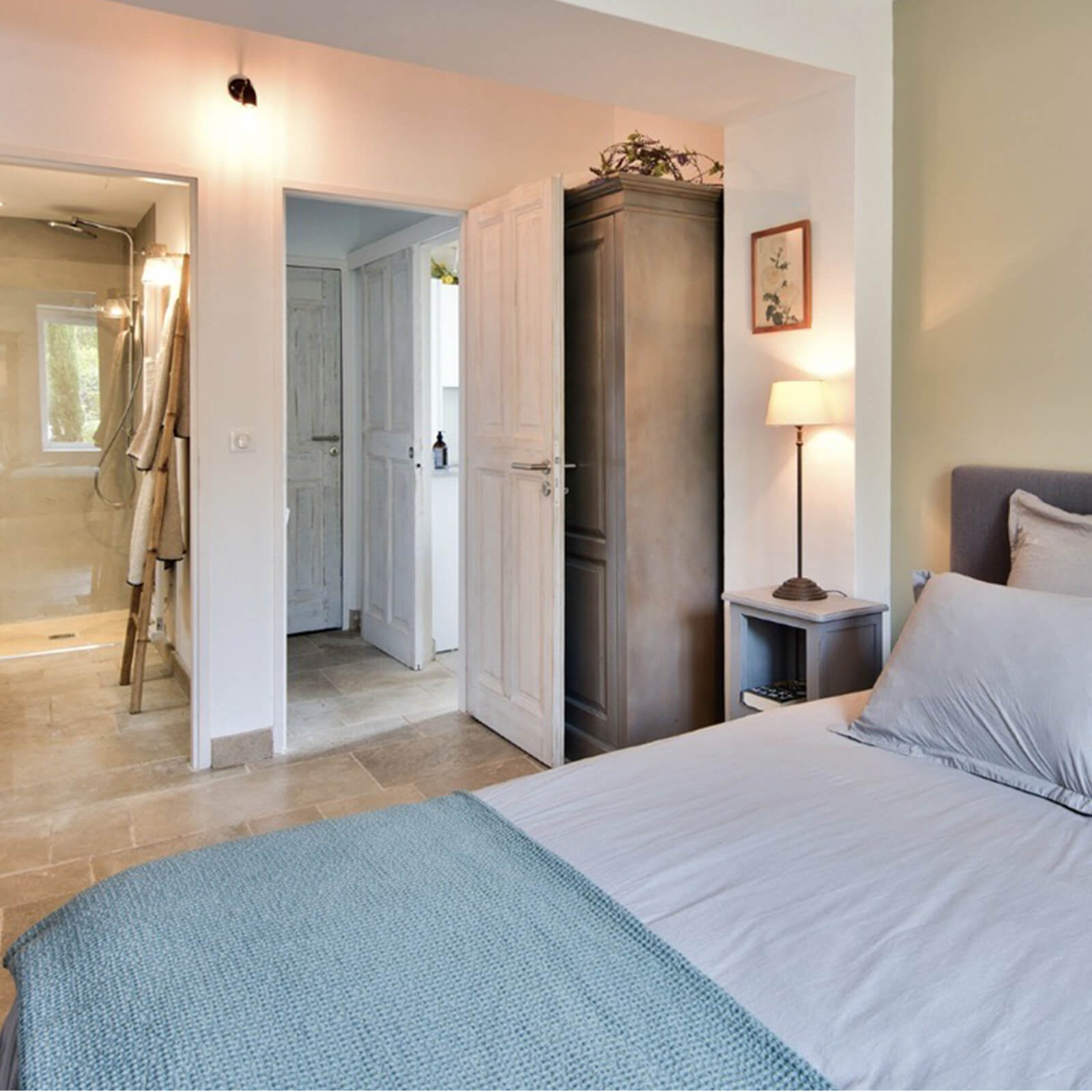 the-view-gordes-villa-pool-room-4
