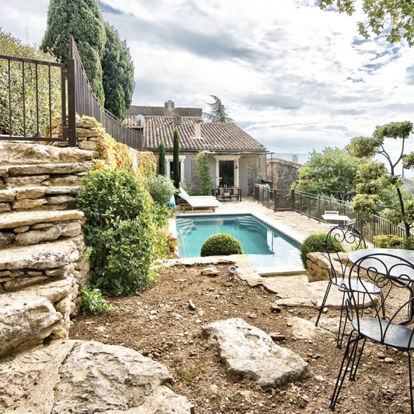 the-view-gordes-villa-pool-house-wow
